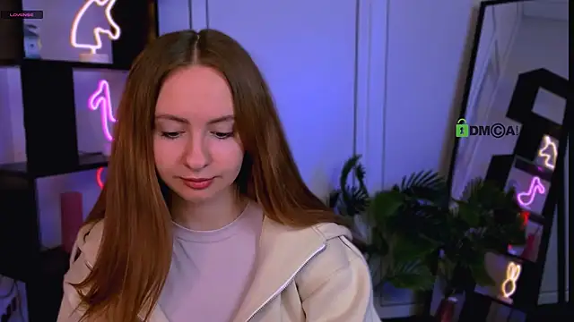 mila glow1 online show from 28, 9, 2025