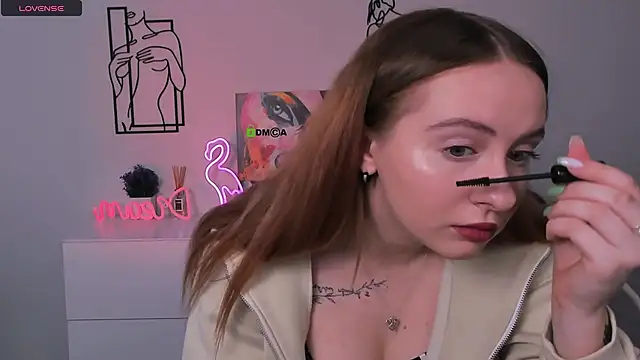 mila glow1 online show from 9, 10, 2025