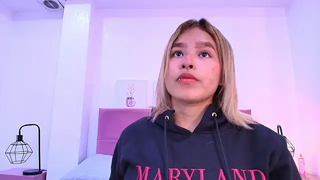 CamiilaGlow online show from 3, 10, 2025