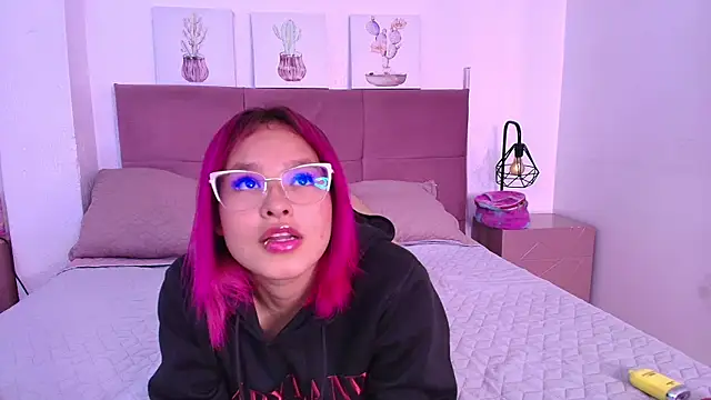 CamiilaGlow online show from 8, 10, 2025