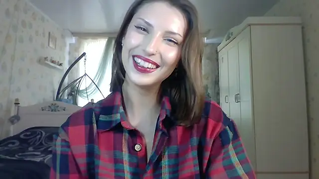 Snapshot of RuxaShade chatting on 6, 10, 2025 RuxaShade online show from 6, 10, 2025