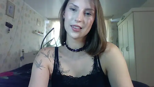 Snapshot of RuxaShade chatting on 7, 10, 2025 RuxaShade online show from 7, 10, 2025