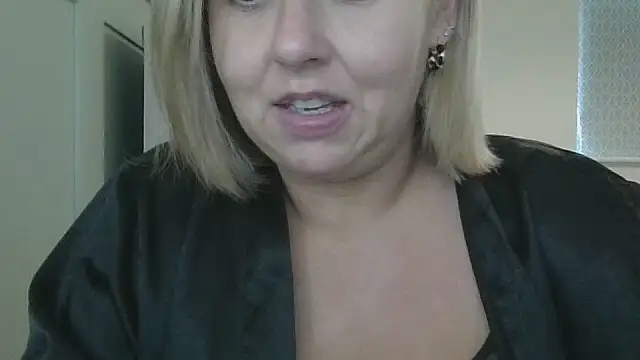 Snapshot of CurvykatieeeXX chatting on 13, 9, 2025 CurvykatieeeXX online show from 13, 9, 2025