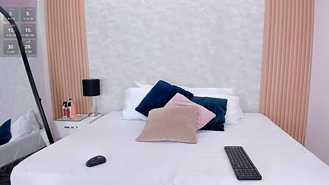 Snapshot of NaomyCollins__ chatting on 30, 9, 2025 NaomyCollins   online show from 30, 9, 2025