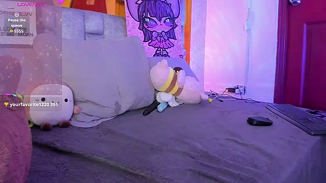 Snapshot of sophiievv chatting on 17, 12, 2025 sophiievv online show from 17, 12, 2025