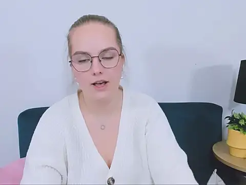 AliceCrazy69 online show from 16, 12, 2025