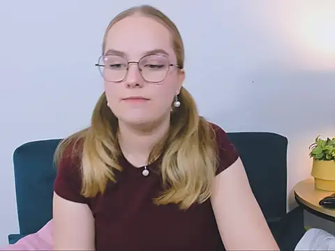 AliceCrazy69 online show from 19, 12, 2025