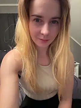 Snapshot of ellieen chatting on 12, 10, 2025 ellieen online show from 12, 10, 2025