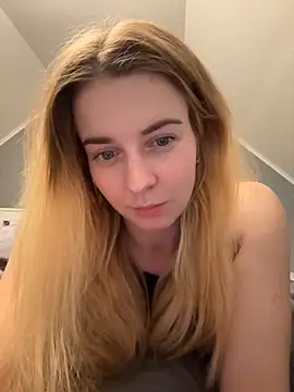 Snapshot of ellieen chatting on 14, 10, 2025 ellieen online show from 14, 10, 2025