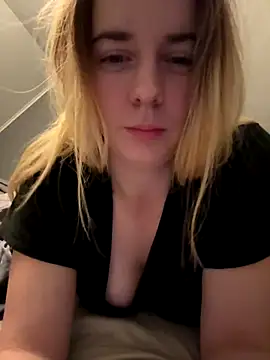 Snapshot of ellieen chatting on 20, 10, 2025 ellieen online show from 20, 10, 2025