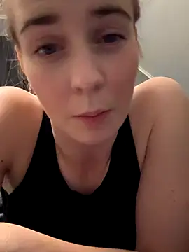 Snapshot of ellieen chatting on 26, 10, 2025 ellieen online show from 26, 10, 2025