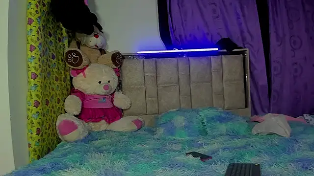 skinnyanddaphne online show from 8, 4, 2026