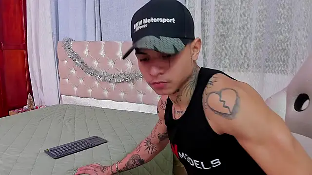 Snapshot of john_mystic chatting on 29, 11, 2025 john mystic online show from 29, 11, 2025