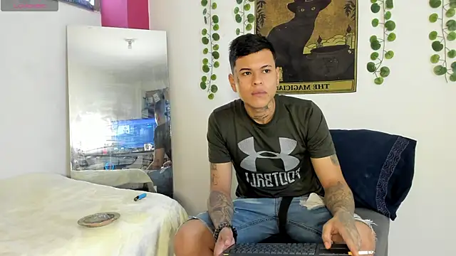 Snapshot of rosse_dredd chatting on 8, 10, 2025 rosse dredd online show from 8, 10, 2025