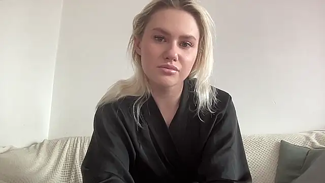 Snapshot of ElaraLuxxxe chatting on 8, 10, 2025 ElaraLuxxxe online show from 8, 10, 2025