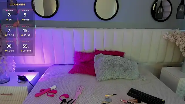 Snapshot of Mila_Hank_ chatting on 8, 11, 2025 Mila Hank online show from 8, 11, 2025