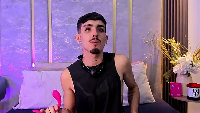 Snapshot of NikoStone_ chatting on 14, 9, 2025 NikoStone  online show from 14, 9, 2025