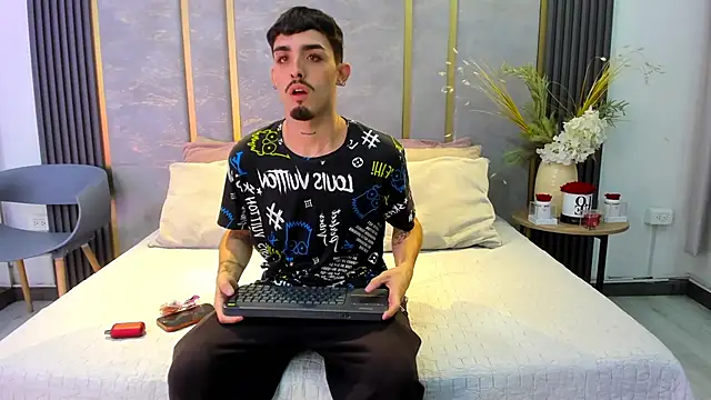 Snapshot of NikoStone_ chatting on 24, 10, 2025 NikoStone  online show from 24, 10, 2025
