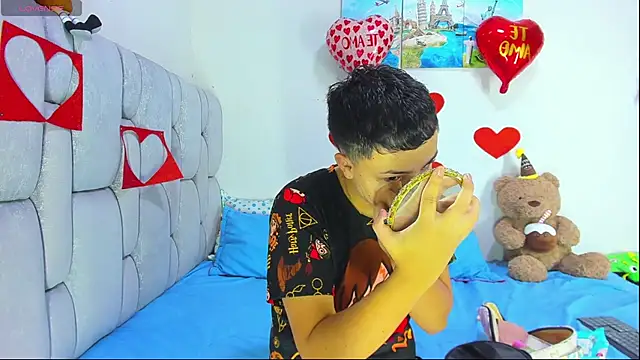 Snapshot of christopher_Hot chatting on 11, 2, 2026 christopher Hot online show from 11, 2, 2026