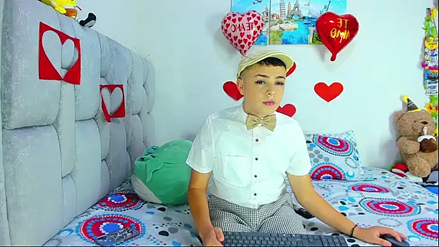 Snapshot of christopher_Hot chatting on 16, 2, 2026 christopher Hot online show from 16, 2, 2026