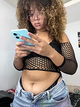 Snapshot of AmeLuxx chatting on 18, 9, 2025 AmeLuxx online show from 18, 9, 2025