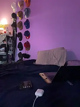 TRILLAHUNG online show from 18, 6, 2026