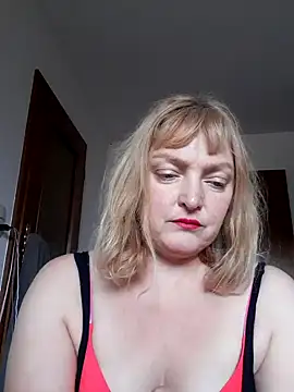 Snapshot of LiluLiluLilu chatting on 8, 10, 2025 LiluLiluLilu online show from 8, 10, 2025