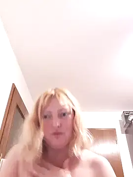 Snapshot of LiluLiluLilu chatting on 12, 10, 2025 LiluLiluLilu online show from 12, 10, 2025