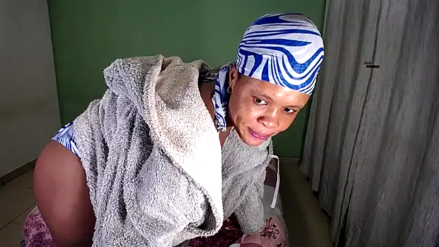 Snapshot of BendMeOverXX chatting on 14, 12, 2025 BendMeOverXX online show from 14, 12, 2025