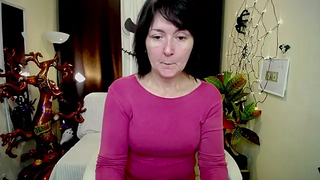 Snapshot of VivianGuchih chatting on 11, 10, 2025 VivianGuchih online show from 11, 10, 2025