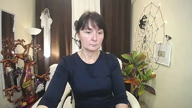 Snapshot of VivianGuchih chatting on 12, 10, 2025 VivianGuchih online show from 12, 10, 2025