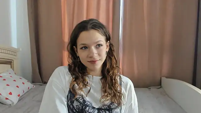 Snapshot of VelvetRisque chatting on 6, 2, 2026 VelvetRisque online show from 6, 2, 2026