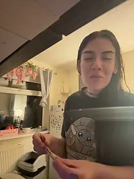 valentinalamont online show from 17, 9, 2025