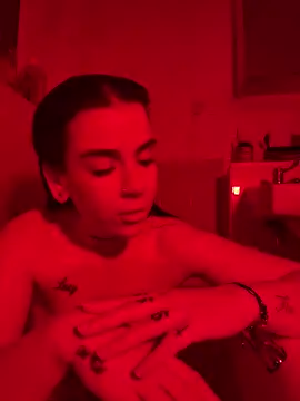 valentinalamont online show from 9, 10, 2025