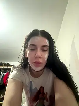 valentinalamont online show from 10, 11, 2025