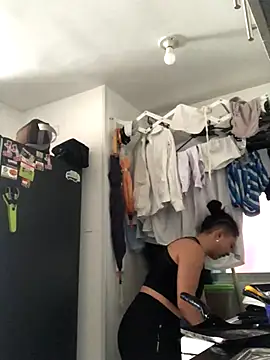 Snapshot of Paris_11 chatting on 6, 11, 2025 Paris 11 online show from 6, 11, 2025