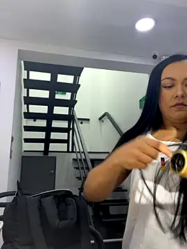 TiffanyyLam online show from 26, 9, 2025