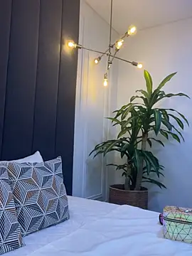 TiffanyyLam online show from 17, 10, 2025