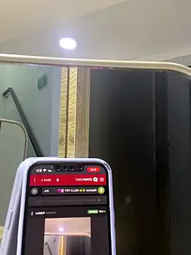 TiffanyyLam online show from 31, 10, 2025