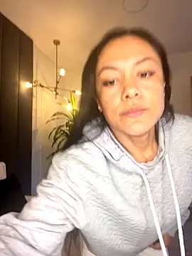 TiffanyyLam online show from 8, 11, 2025