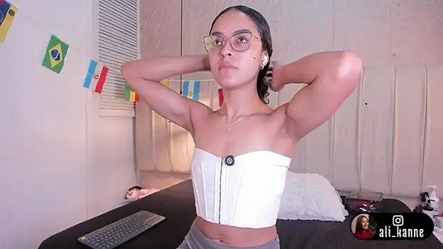 alizza  online show from 20, 6, 2026