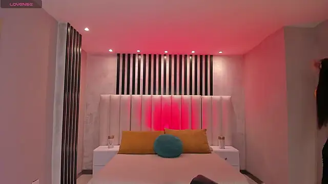 LucyWeiss  online show from 20, 12, 2025