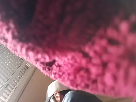 Snapshot of BeakedMezuza chatting on 29, 11, 2025 BeakedMezuza online show from 29, 11, 2025