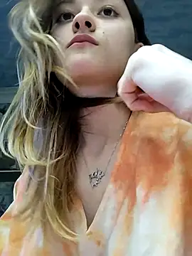 Snapshot of LillySvon chatting on 7, 5, 2026 LillySvon online show from 7, 5, 2026