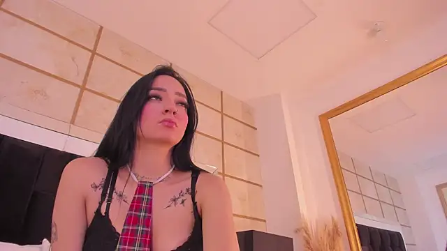 Snapshot of RoxyLior chatting on 23, 12, 2025 RoxyLior online show from 23, 12, 2025