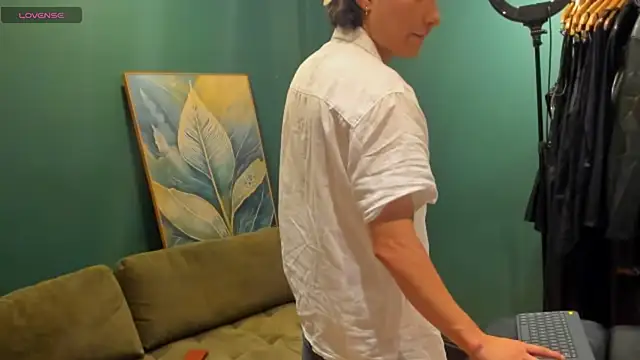 Snapshot of enzo_steel chatting on 19, 10, 2025 enzo steel online show from 19, 10, 2025