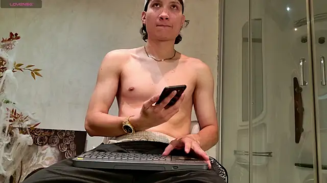 Snapshot of enzo_steel chatting on 28, 10, 2025 enzo steel online show from 28, 10, 2025