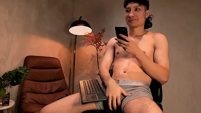 Snapshot of enzo_steel chatting on 21, 11, 2025 enzo steel online show from 21, 11, 2025