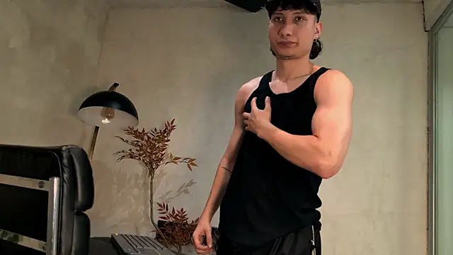 Snapshot of enzo_steel chatting on 29, 11, 2025 enzo steel online show from 29, 11, 2025