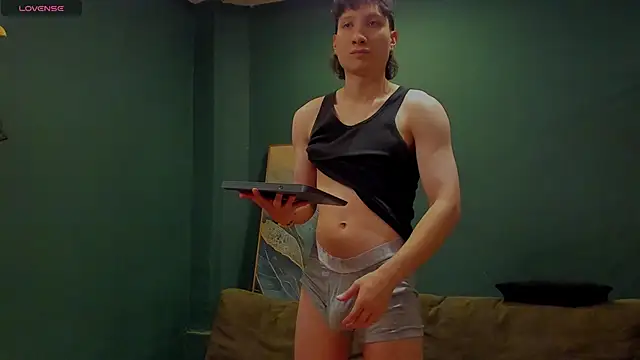 Snapshot of enzo_steel chatting on 13, 12, 2025 enzo steel online show from 13, 12, 2025